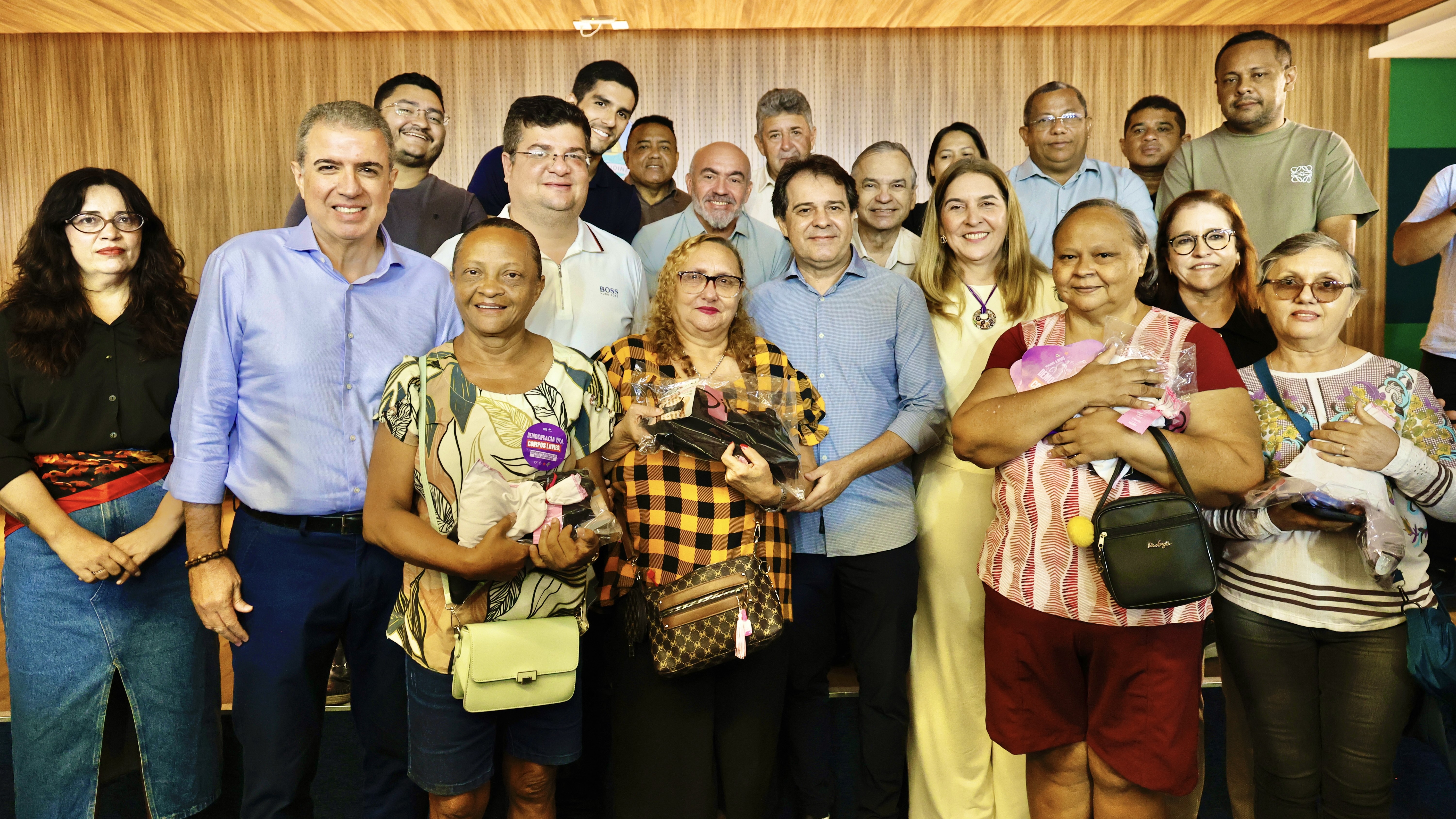 200 mulheres são beneficiadas com próteses mamárias e sutiãs adaptados em ação do Mês da Mulher